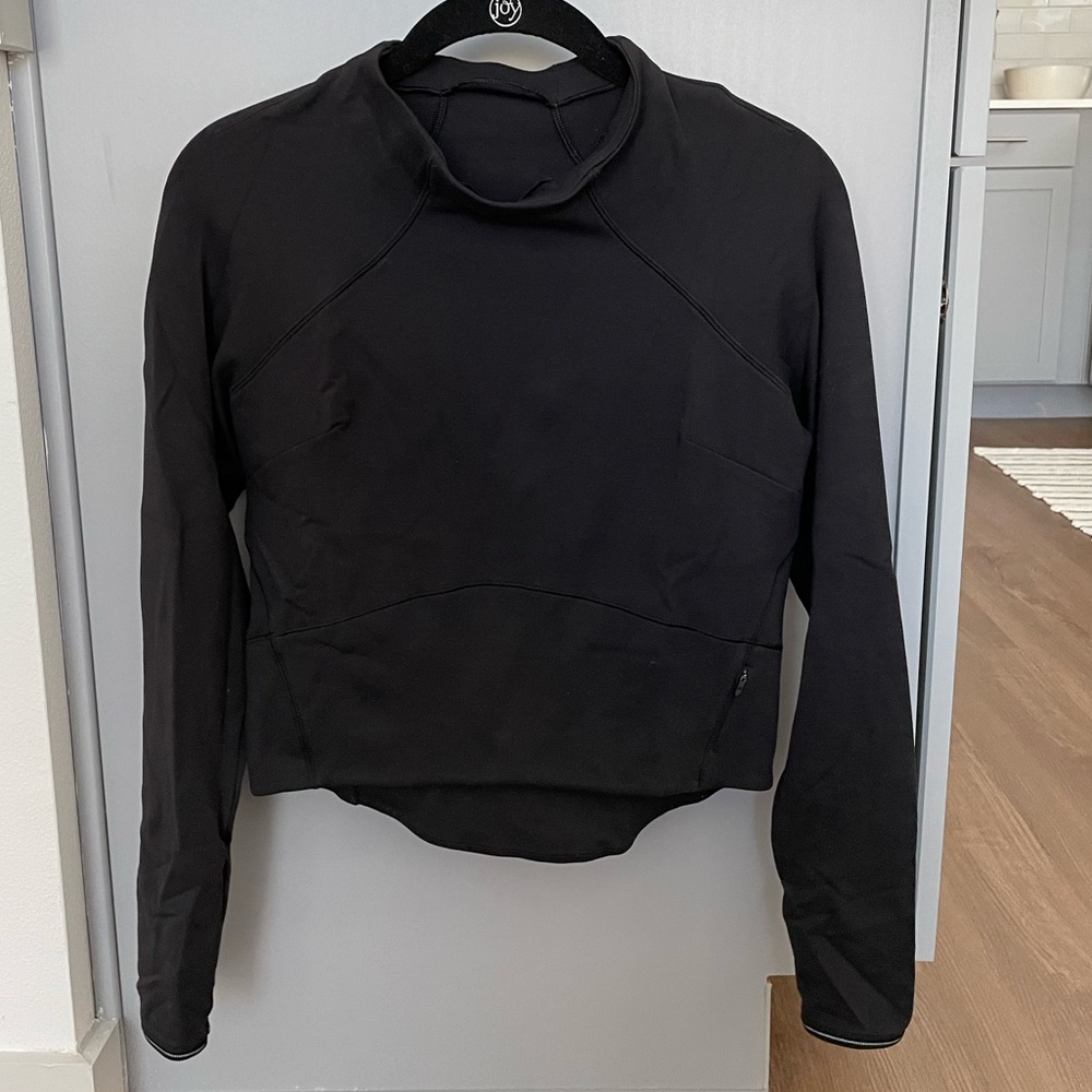 🍋 Gently used lululemon!! 🍋 Cropped rulu 1/2 zip sz:4 black